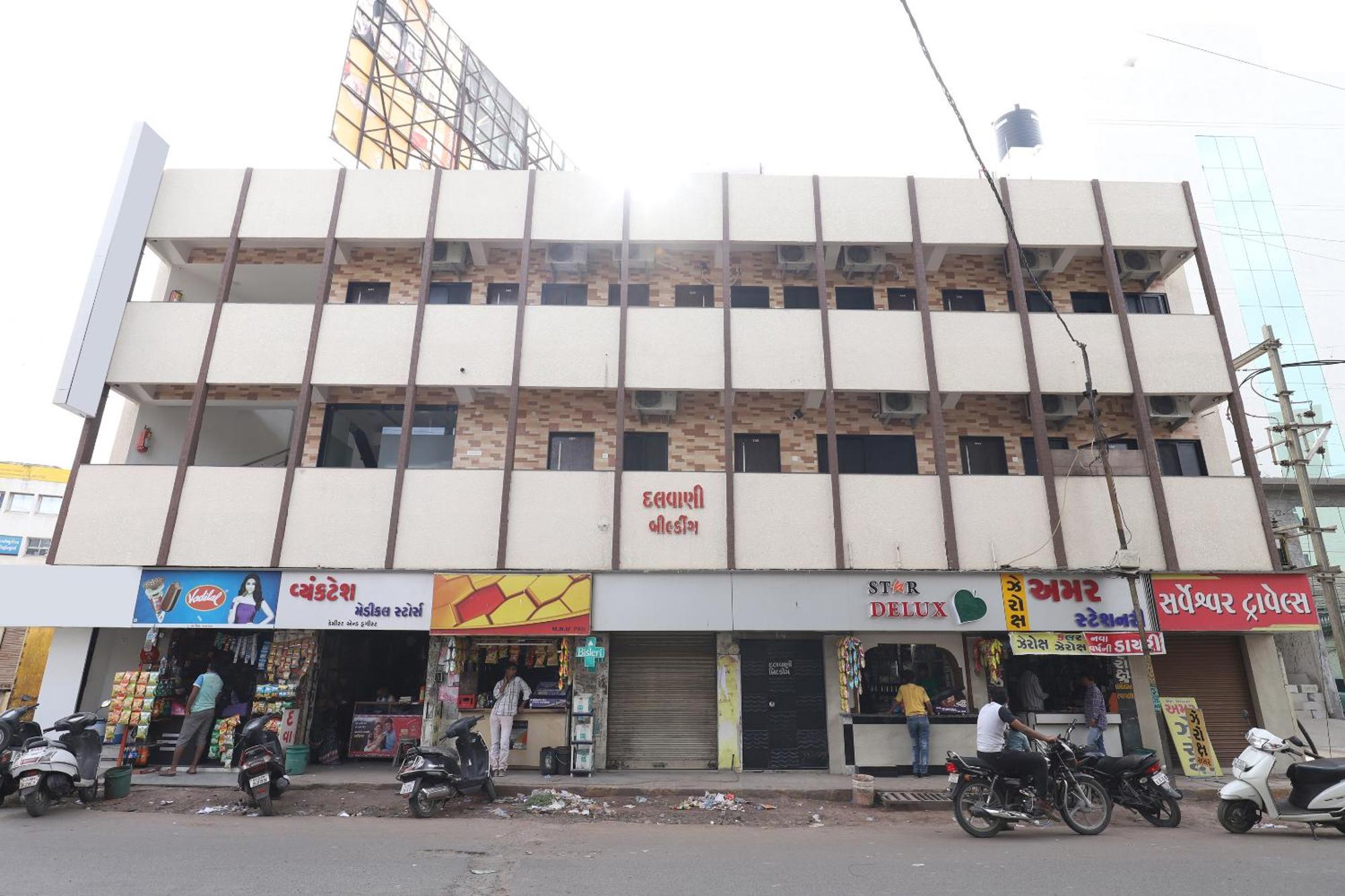 Nova Hotel Star Palace Rajkot Dış mekan fotoğraf
