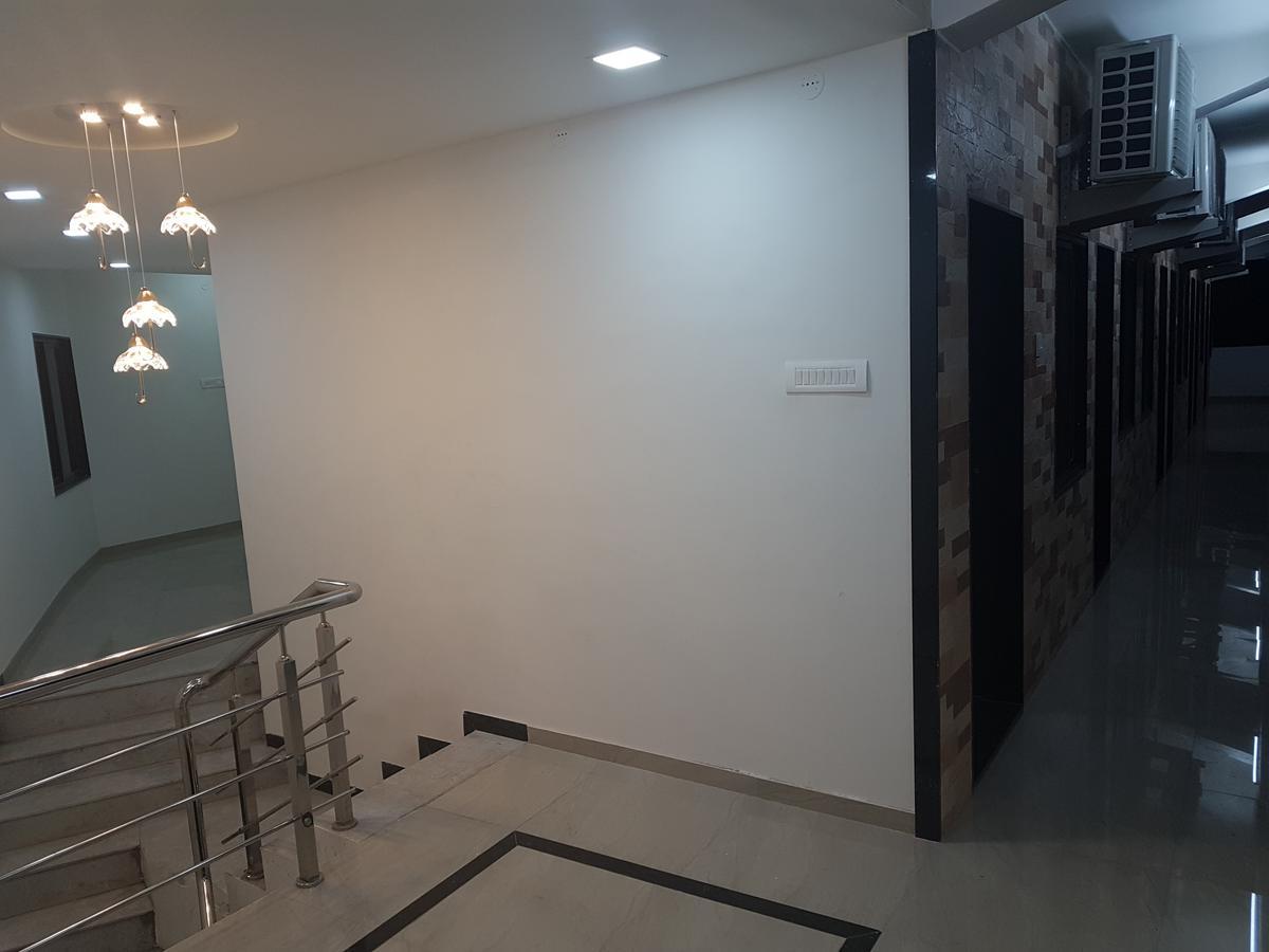 Nova Hotel Star Palace Rajkot Dış mekan fotoğraf