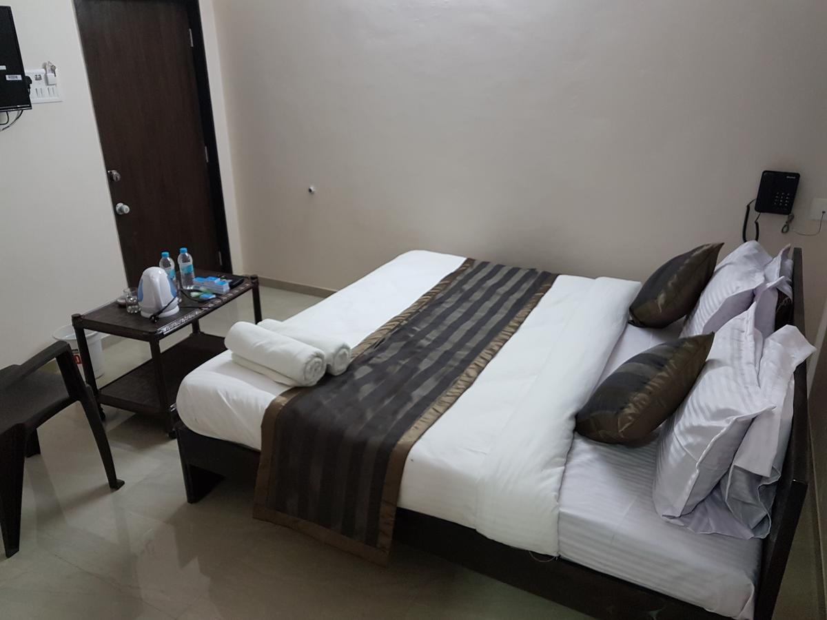 Nova Hotel Star Palace Rajkot Dış mekan fotoğraf