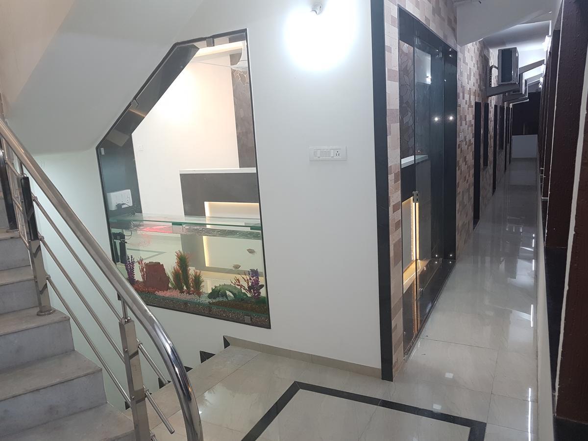 Nova Hotel Star Palace Rajkot Dış mekan fotoğraf