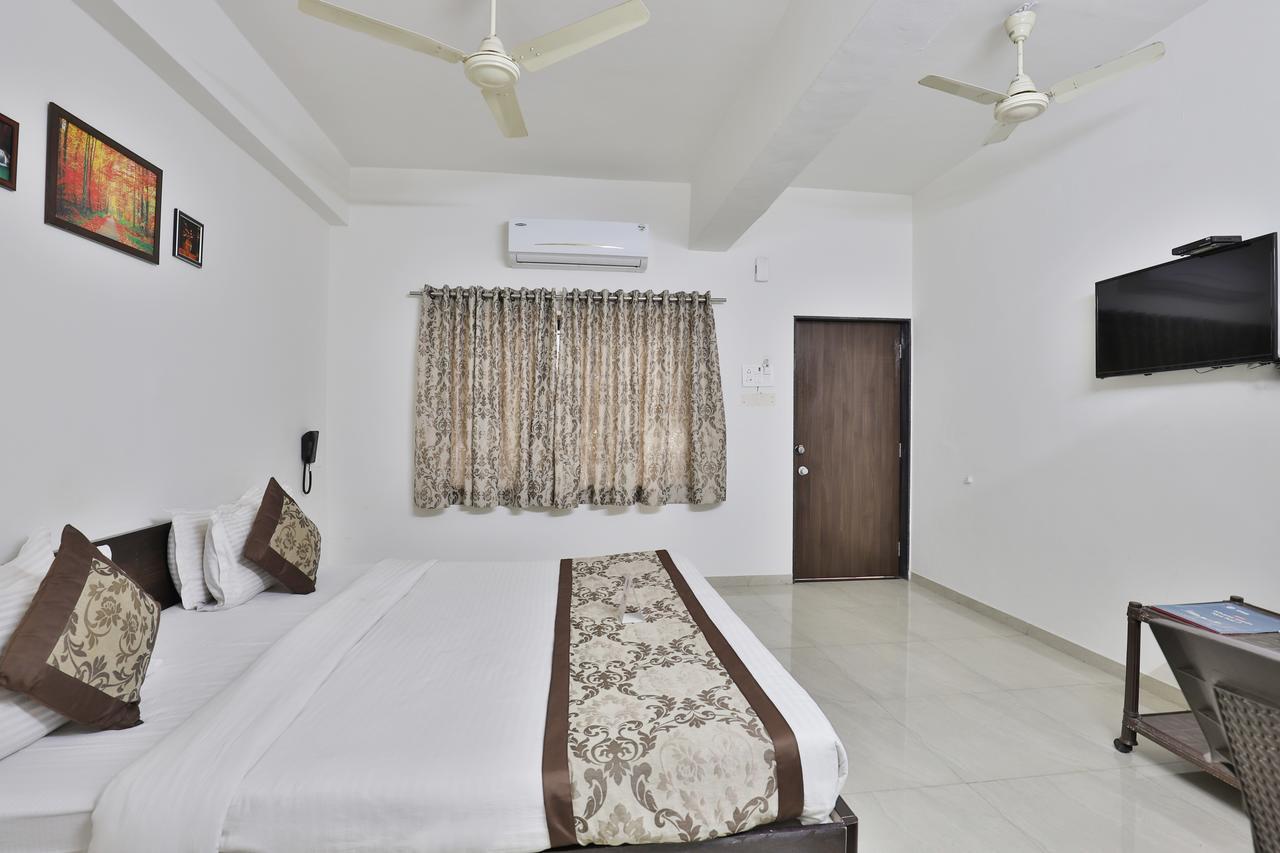 Nova Hotel Star Palace Rajkot Dış mekan fotoğraf