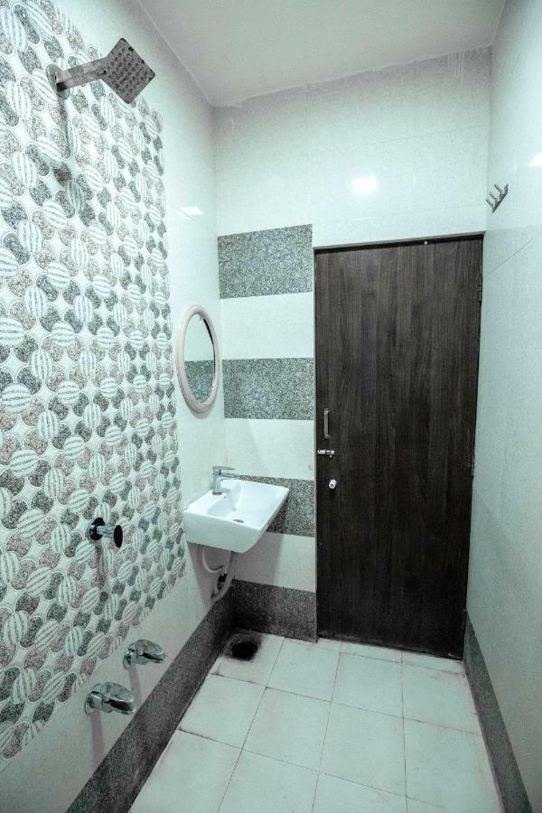 Nova Hotel Star Palace Rajkot Dış mekan fotoğraf