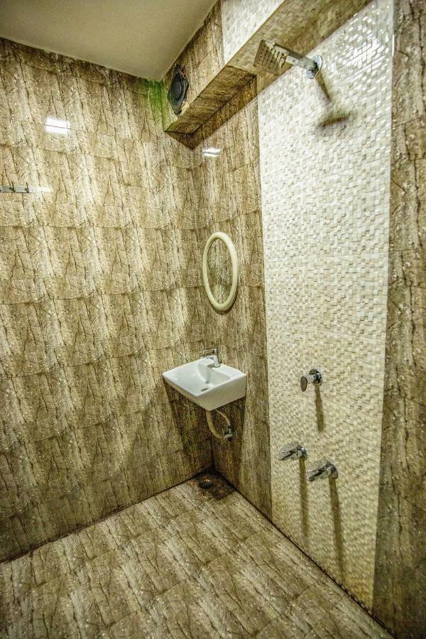 Nova Hotel Star Palace Rajkot Dış mekan fotoğraf