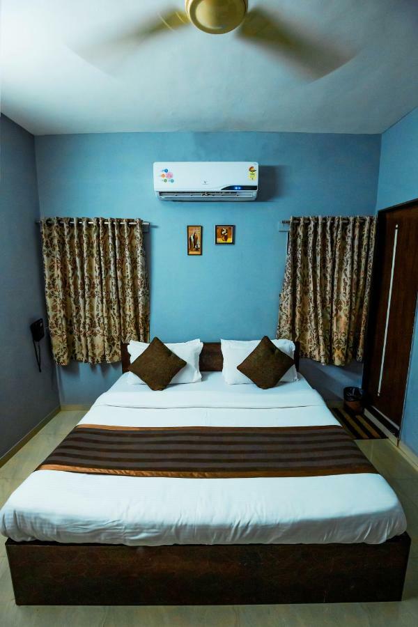 Nova Hotel Star Palace Rajkot Dış mekan fotoğraf